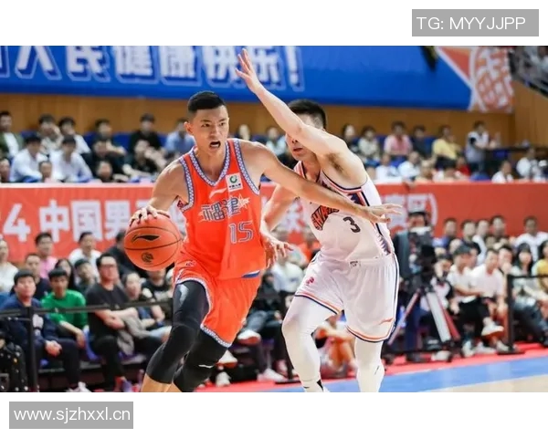 陈林坚的篮球之路:从青涩少年到职业赛场的辉煌蜕变与成长故事