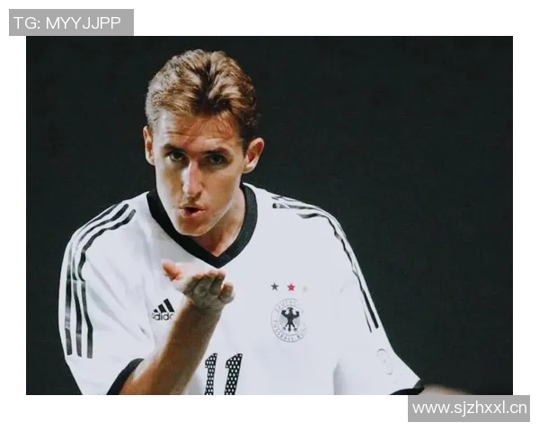 克罗斯在球场上的传奇之路与足球世界的影响力分析